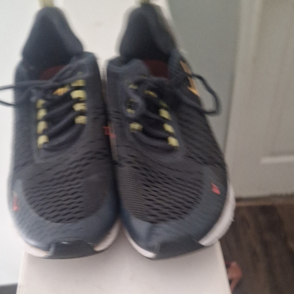 Nike Men's Black and Yellow Athletic Shoes